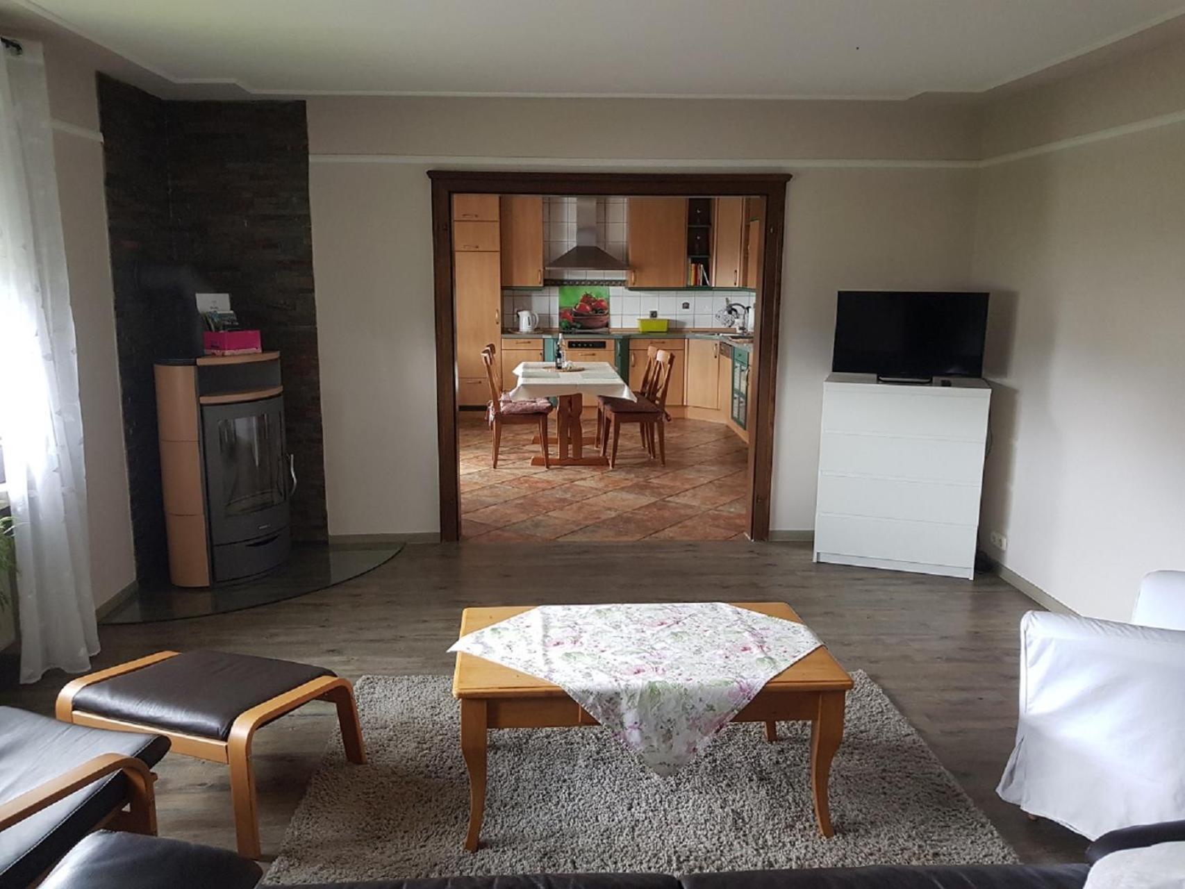 Ludwinas Pfingststube Apartamento Mastershausen Exterior foto